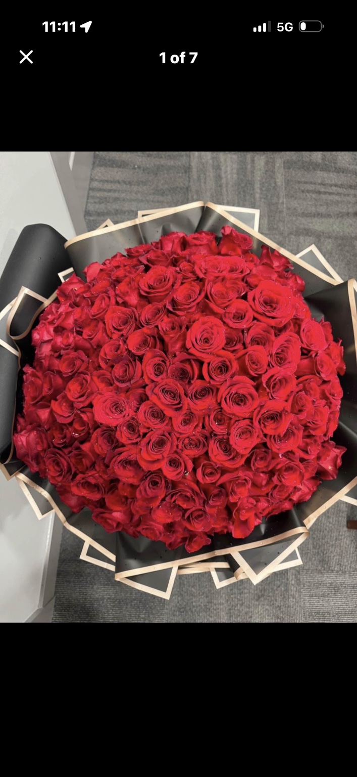 Luxury red rose bouquet by Hayati Flowers